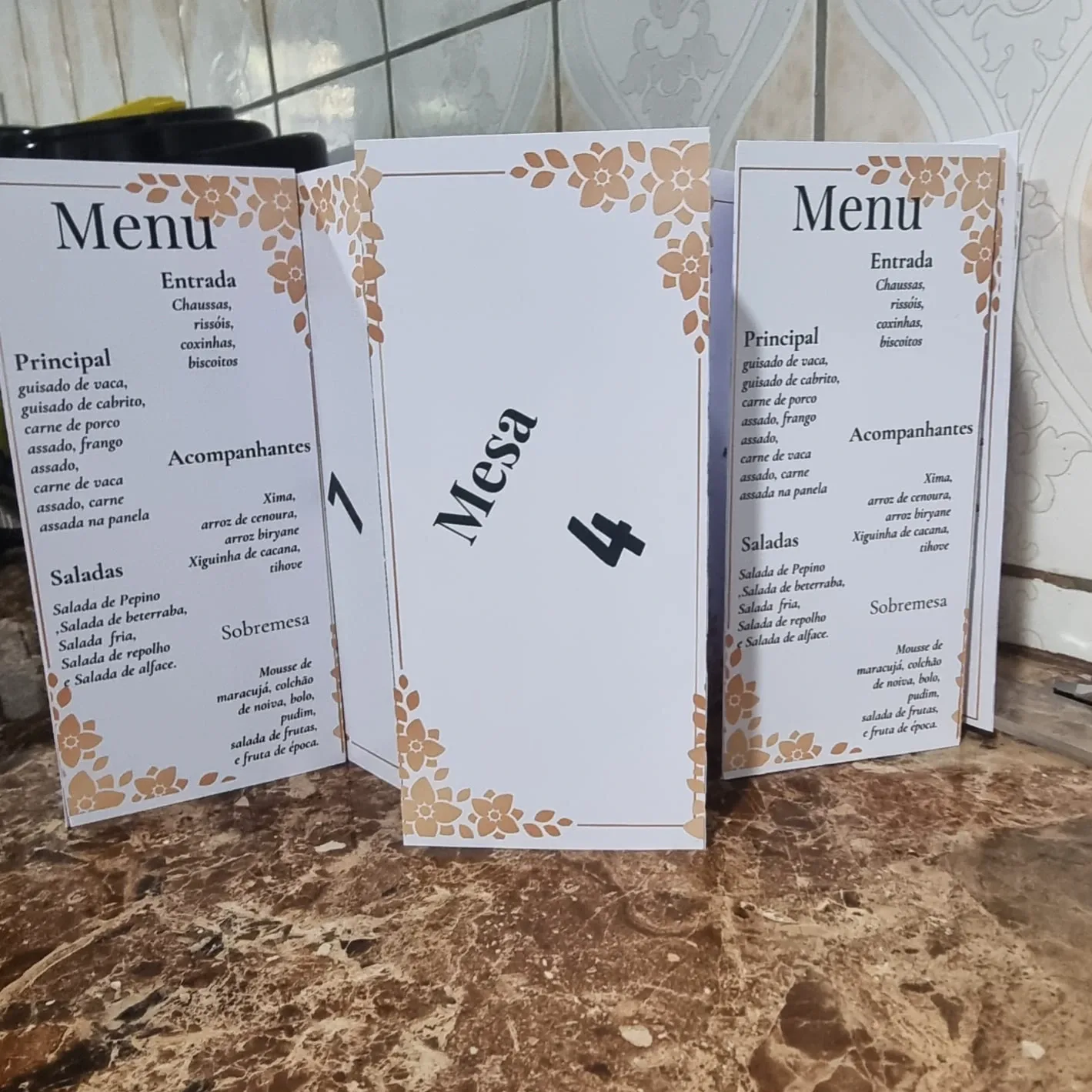 Indicador de Mesa Tríptico Com menu