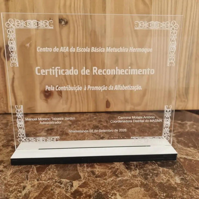 Certificado de Reconhecimento Institucional em Acrílico 1
