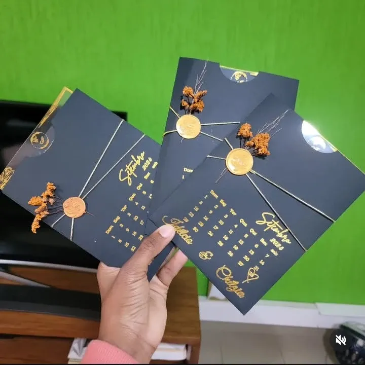 Convite de Casamento Black & Gold com Calendário