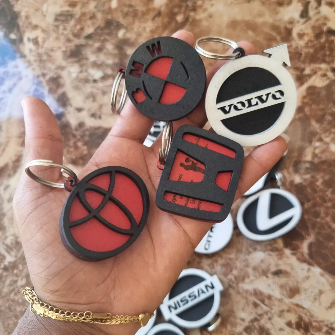 Chaveiros Automotivos Personalizados em MDF