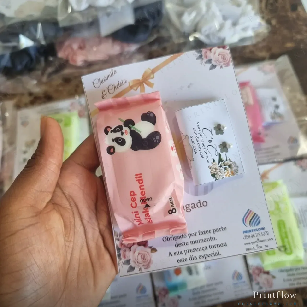 Brinde de um kit de higiene e acessórios personalizado