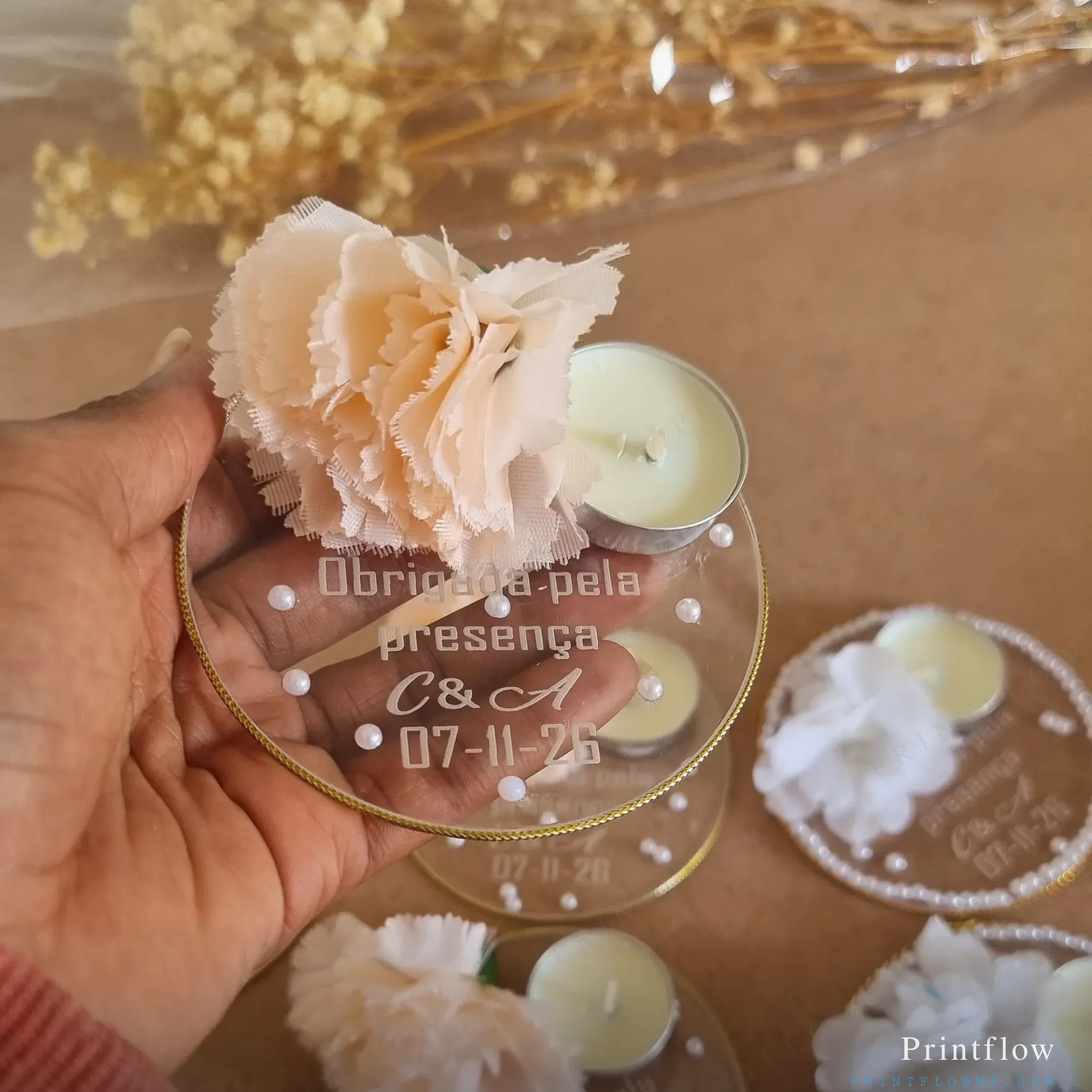 Lembrança de Vela em Acrílico Transparente com Flor e Pérolas
