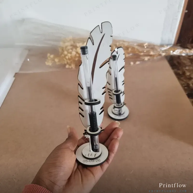 Porta-Caneta de Mesa em Forma de Pena Personalizado com Caneta 1